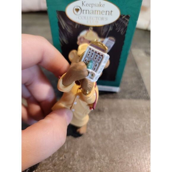 Hallmark 1994 holiday Pursuit ornament Xmas Decor bear - Picture 2 of 6